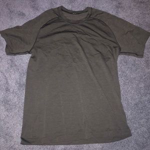 Lulu t shirt
